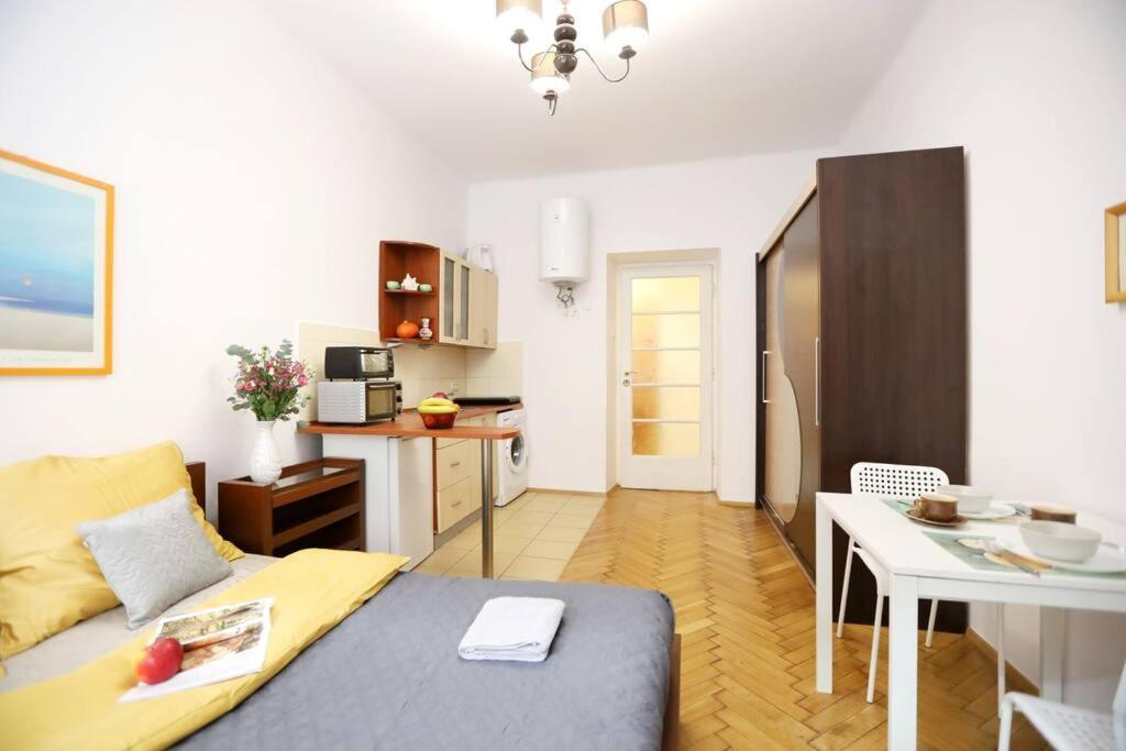 Batorego Cosy Apartment Krasków Eksteriør bilde